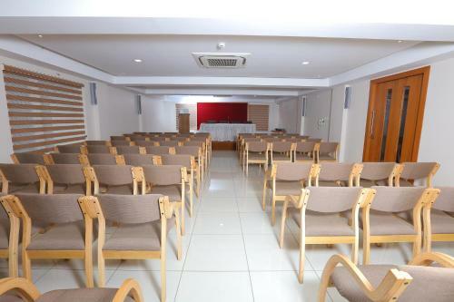 Navaratna Inn - A Luxury Hotel