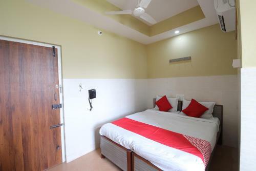 Hotel Oyo 23052 Varadashree Comforts