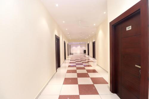 Oyo 22012 Hotel B1