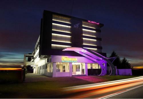 Hotel Hilarity Inn