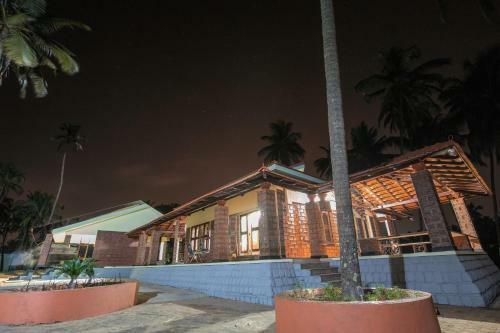 Villa Iraa Beach House