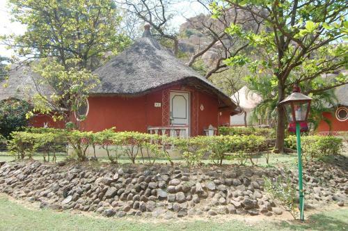 Hotel Kishkinda Heritage Resort