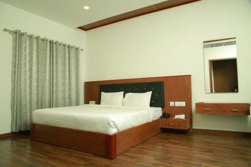 Hotel Four N Square Residency