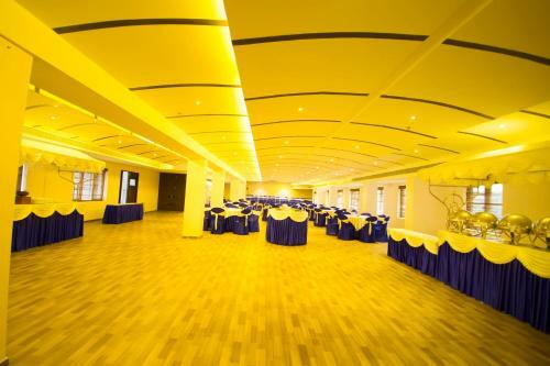 Hotel Four N Square Residency