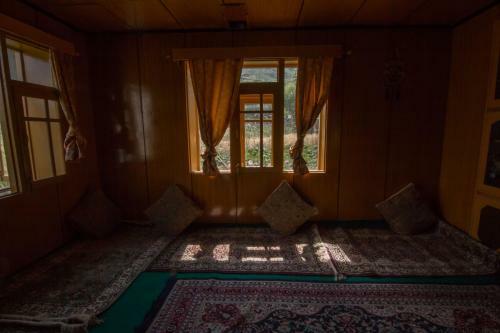 Notonmap - Tufail House