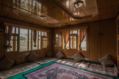 Notonmap - Tufail House