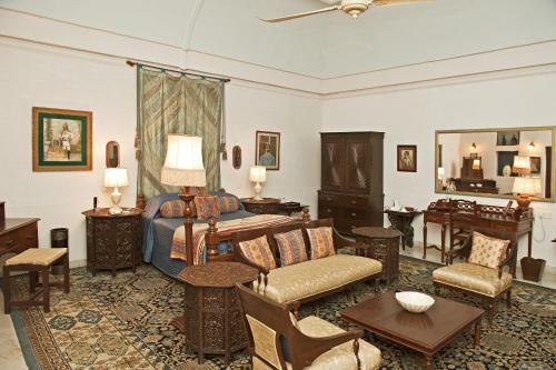 Hotel Welcomheritage Bal Samand Lake Palace