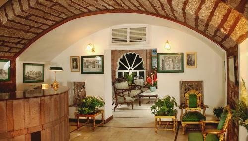 Hotel Welcomheritage Bal Samand Lake Palace