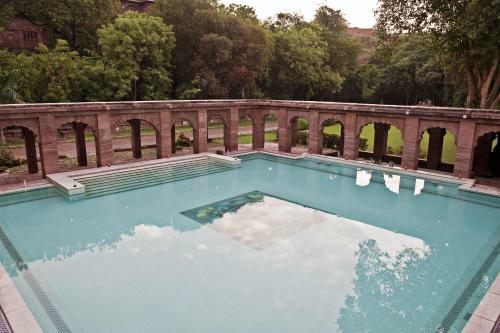 Hotel Welcomheritage Bal Samand Lake Palace