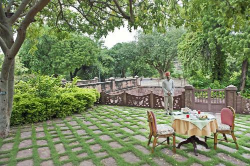Hotel Welcomheritage Bal Samand Lake Palace