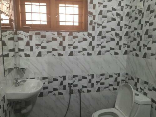White Petals Homestay Munnar