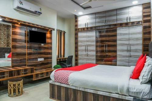 Hotel Oyo 11868 Rk Residency