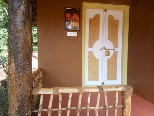 Kalidasa Tree House And Villa