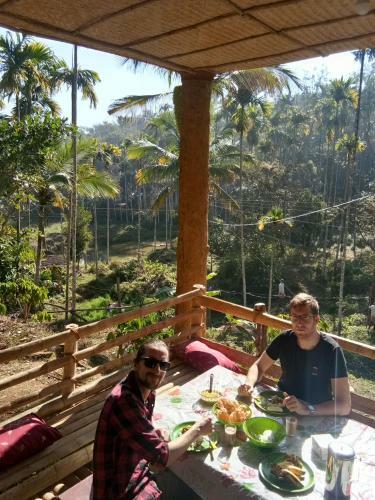 Kalidasa Tree House And Villa