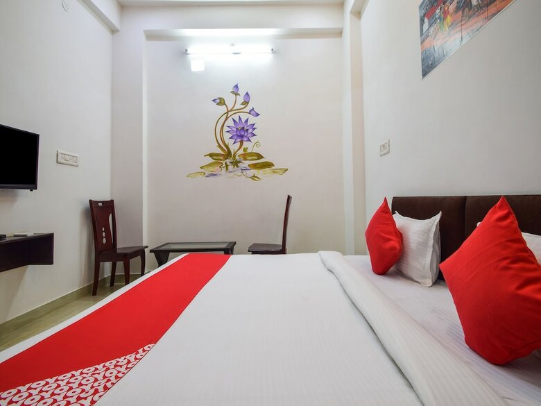 Oyo 10682 Hotel Blue Lotus