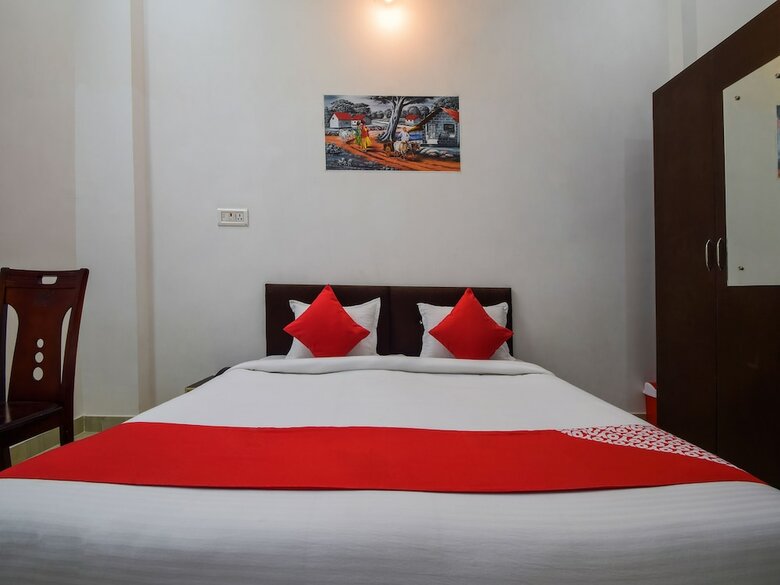 Oyo 10682 Hotel Blue Lotus