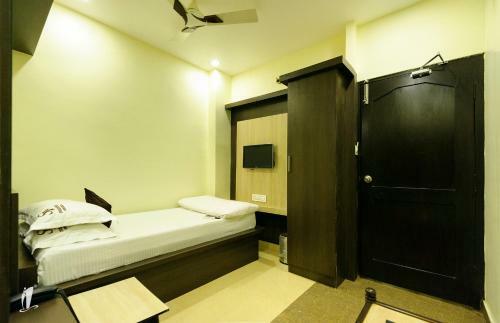 Hotel Srigandha Residency