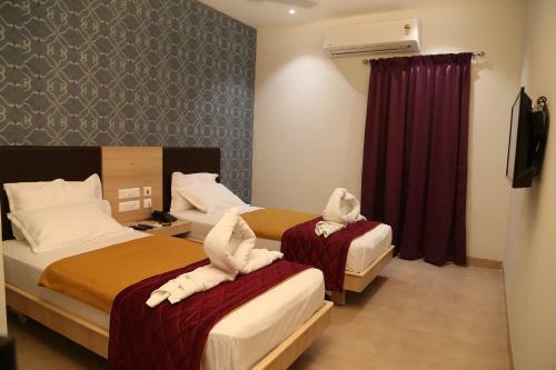 Hotel The Palm Residency