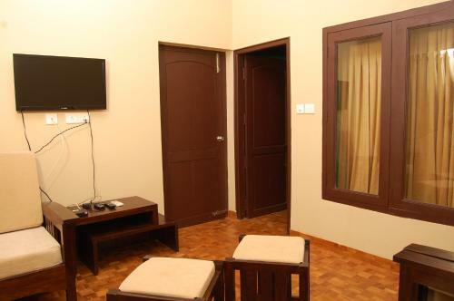 Hotel The Kuttalam Heritage