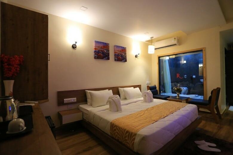 Hotel The Grand Raveta