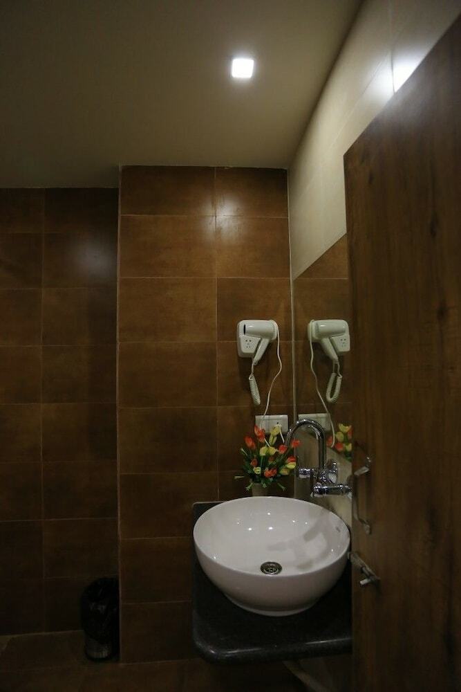 Hotel The Grand Raveta