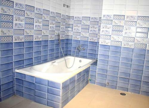Hotel Rooms With 1 King Size Bedded + 2 Single Cart Beds + AC