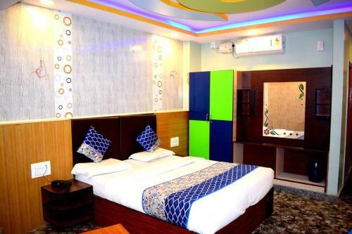 Hotel Rooms With 1 King Size Bedded + 2 Single Cart Beds + AC
