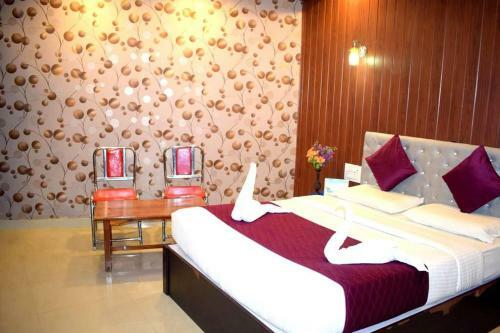 Hotel Rooms With 1 King Size Bedded + 2 Single Cart Beds + AC