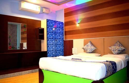 Hotel Rooms With 1 King Size Bedded + 2 Single Cart Beds + AC