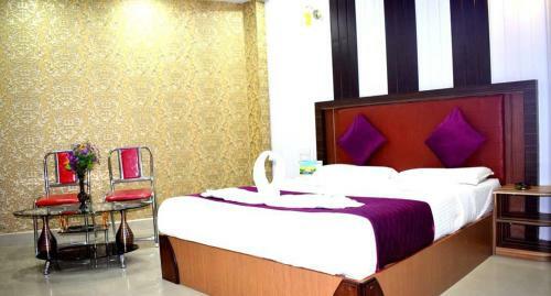 Hotel Rooms With 1 King Size Bedded + 2 Single Cart Beds + AC