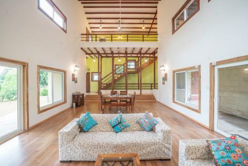 Villa Saffronstays Opal And Jade