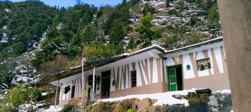 Lodge Cafe Buransh