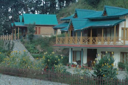 Lodge Pangot Retreat