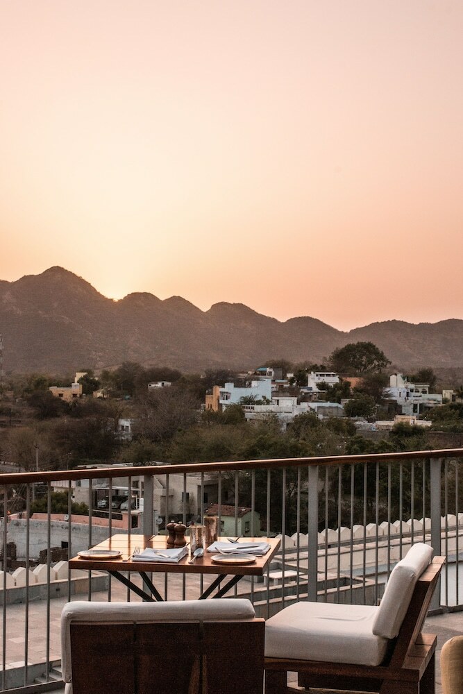 Hotel Raas Devigarh