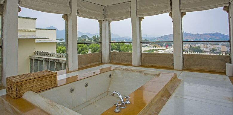 Hotel Raas Devigarh