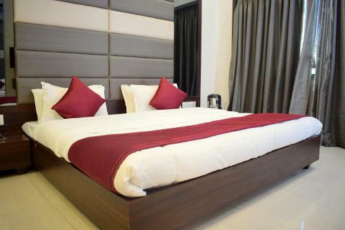 Hostal Hotel Sunrise Palace By Sky Stays