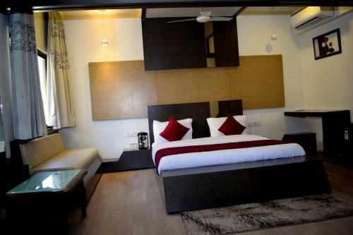 Hostal Hotel Sunrise Palace By Sky Stays