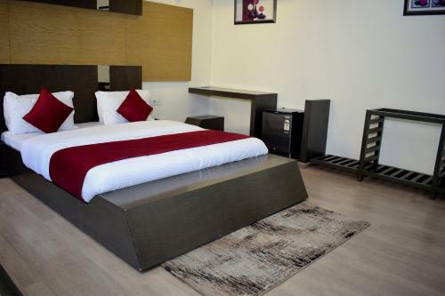 Hostal Hotel Sunrise Palace By Sky Stays