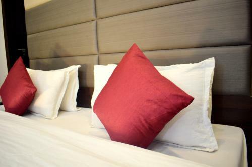Hostal Hotel Sunrise Palace By Sky Stays