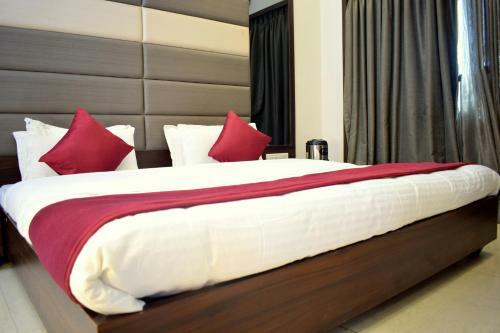 Hostal Hotel Sunrise Palace By Sky Stays