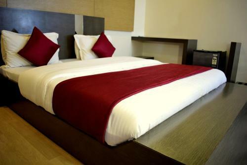 Hostal Hotel Sunrise Palace By Sky Stays