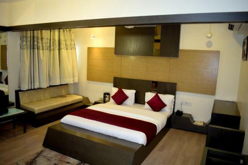 Hostal Hotel Sunrise Palace By Sky Stays