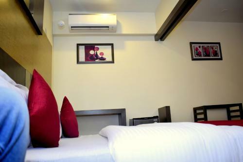 Hostal Hotel Sunrise Palace By Sky Stays