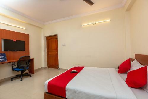 Oyo 22105 Hotel Half Moon Inn
