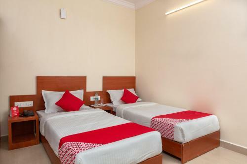 Oyo 22105 Hotel Half Moon Inn