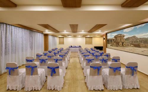 Hotel Clarks Inn Hampi