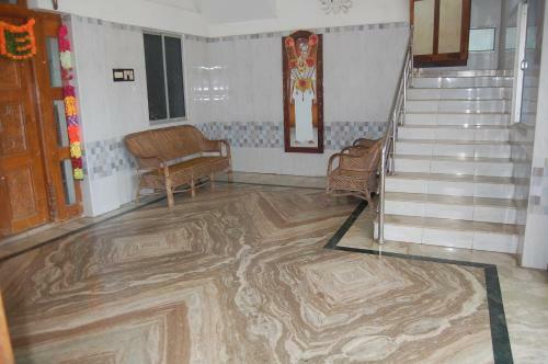 Hotel Tamilarasi Lodge