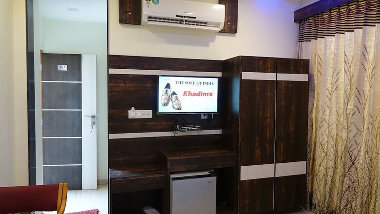 Capital O 36682 Hotel Keshav