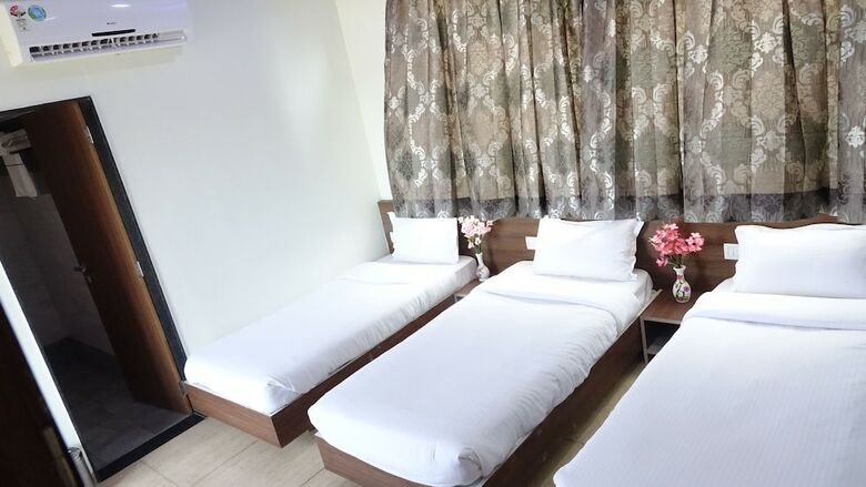 Capital O 36682 Hotel Keshav