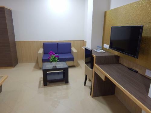 Hotel Aadhi